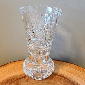 Like new - pinwheel crystal small vase